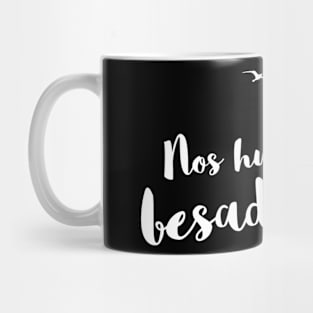 Nos hubiéramos besado más, "we could kiss more", spanish quote, hablamos del amor series. Mug